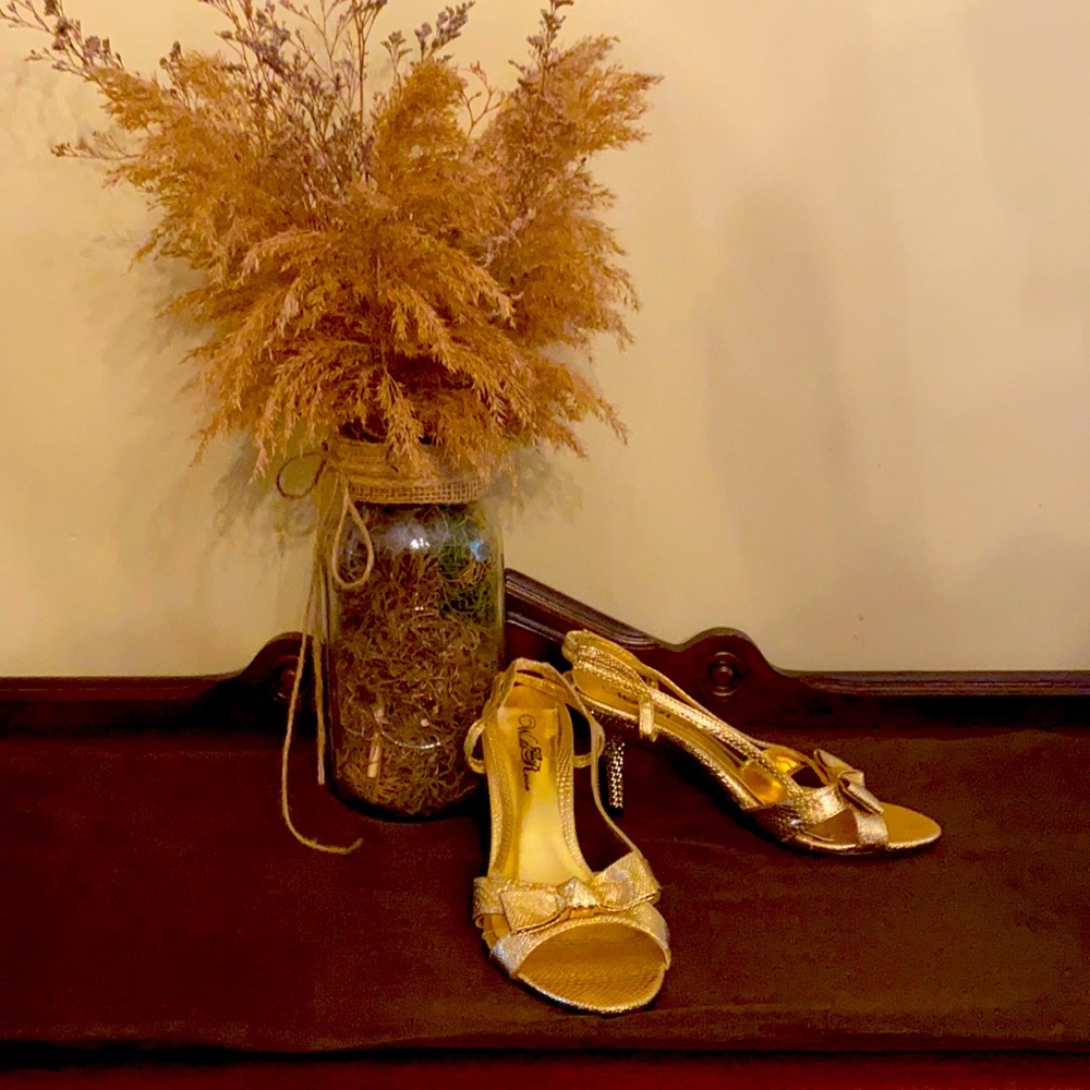 Gold High heel shoes by wild Rose  Women 7 1/2
